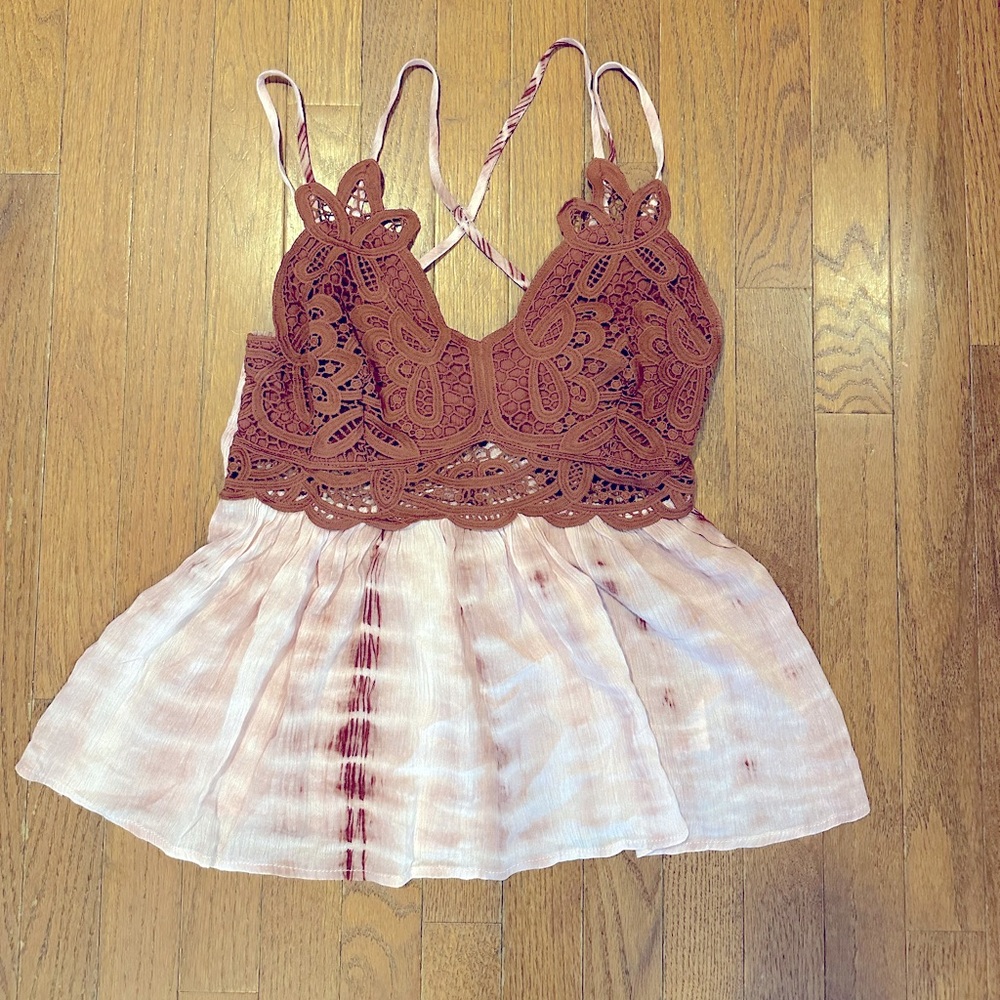 Brand new women’s top.‎